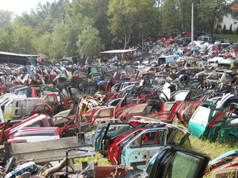 CAR DUMP POPOVIC Banja Luka - Photo 1